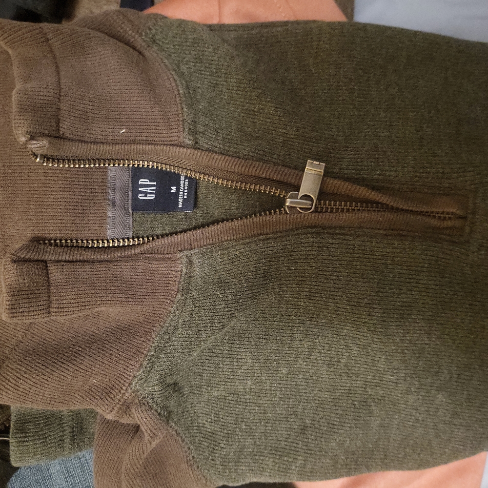 Gap pull over worn 2 times very cozy...medium